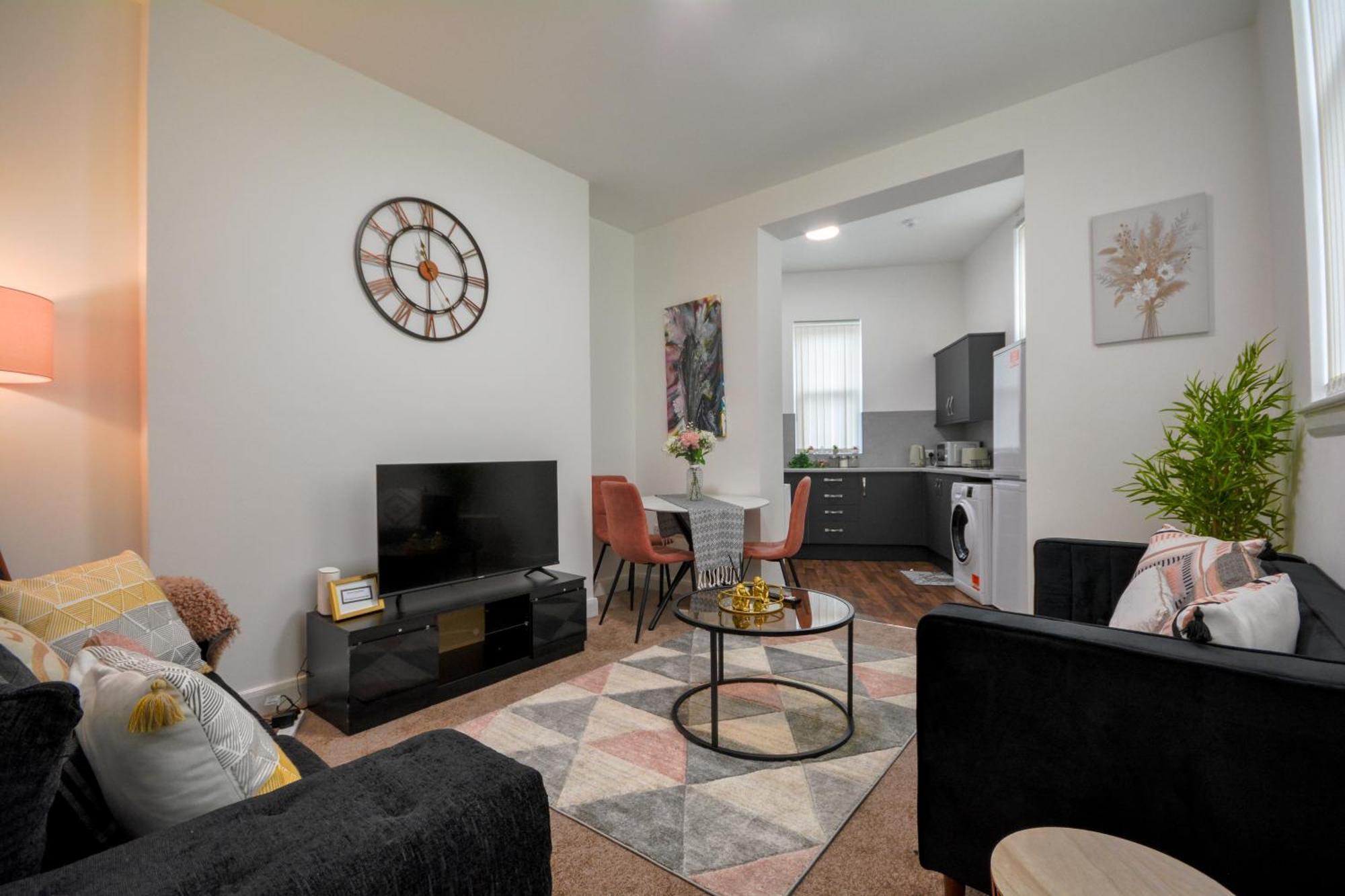 Stylish Suite With Free Parking Манчестър Екстериор снимка
