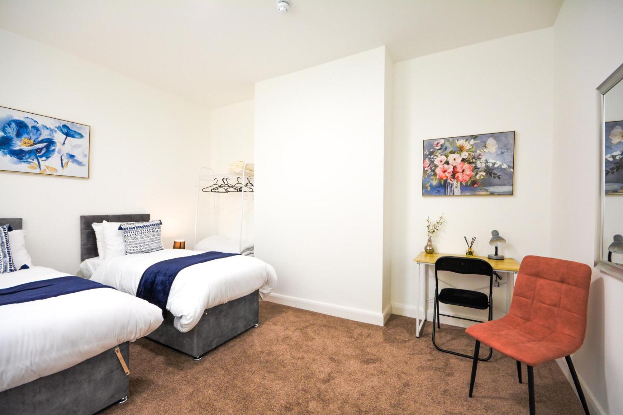 Stylish Suite With Free Parking Манчестър Екстериор снимка