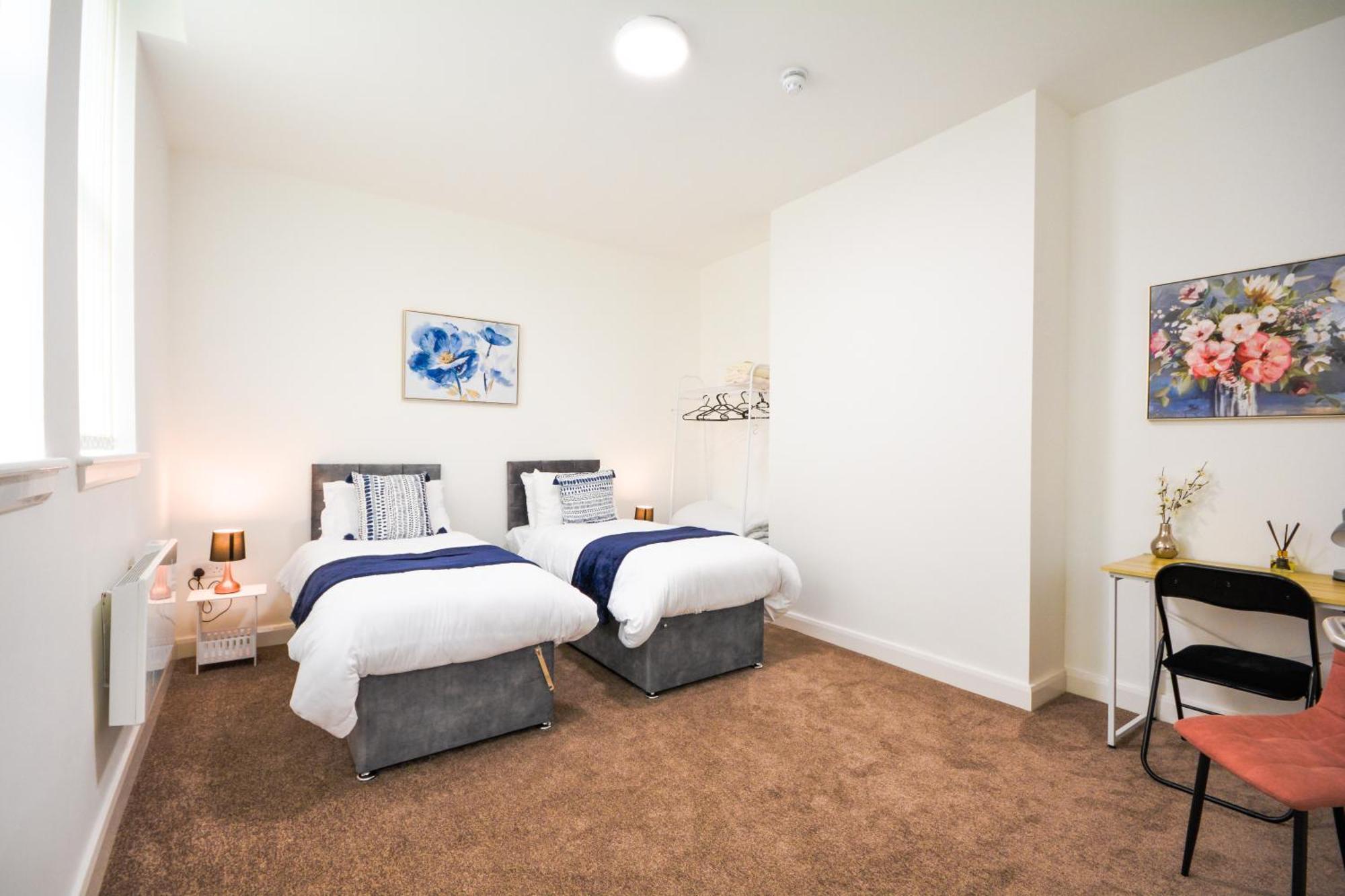 Stylish Suite With Free Parking Манчестър Екстериор снимка