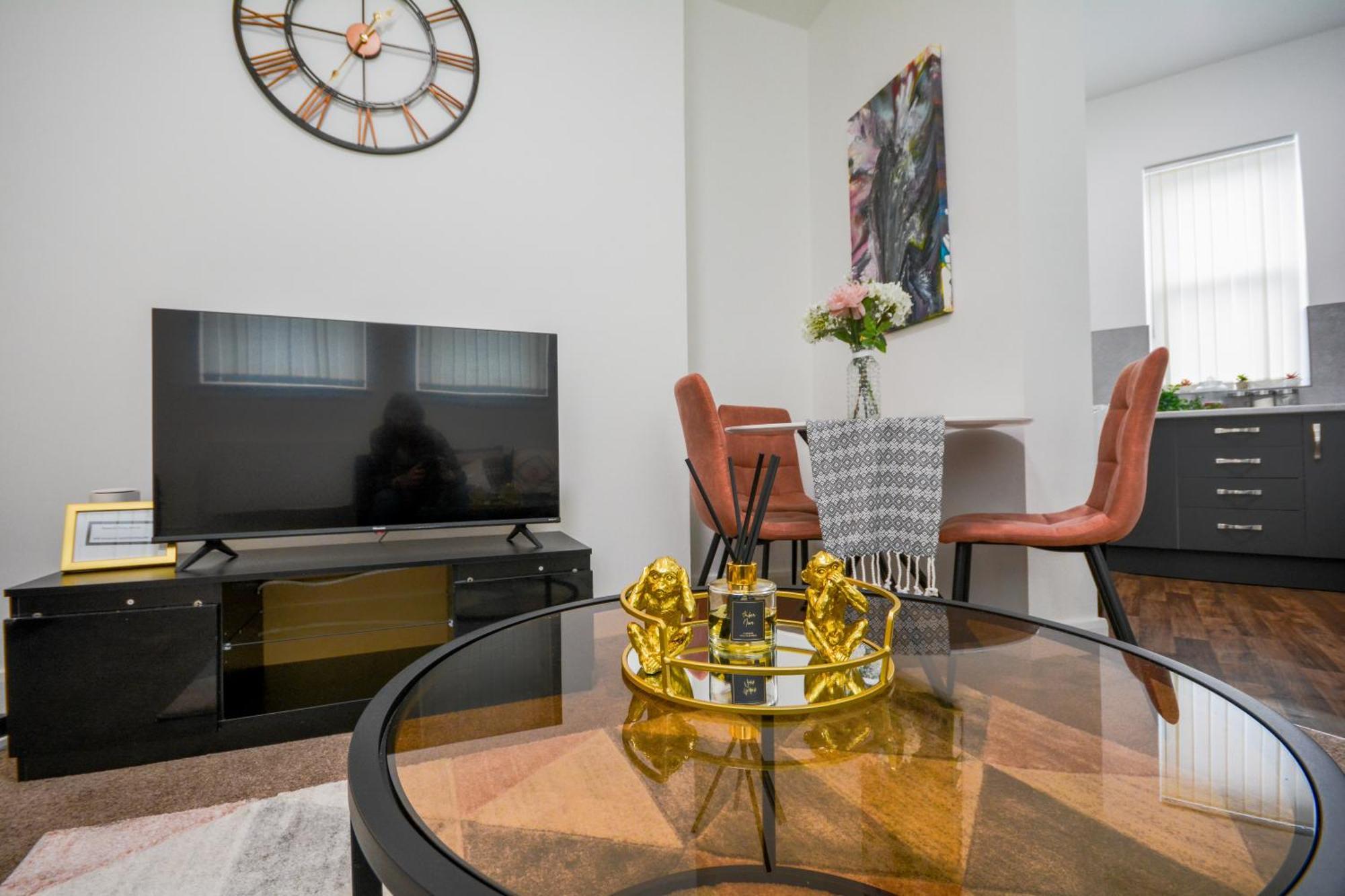 Stylish Suite With Free Parking Манчестър Екстериор снимка